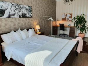 Un pat sau paturi într-o cameră la Tina's Place