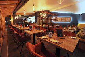 a restaurant with wooden tables and chairs and a bar at Haus Vergissmeinnicht in Oberhof