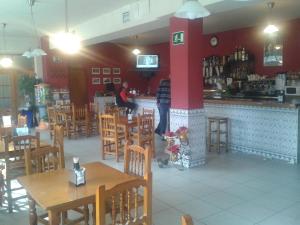 A restaurant or other place to eat at Hostal Restaurante Los Bronces