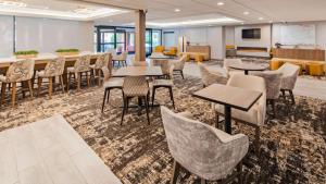 Gallery image of SureStay Plus Hotel by Best Western Chicago Lombard in Lombard