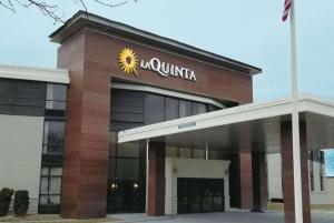 a building with a sunilla sign on it at La Quinta by Wyndham Boston-Andover in Andover +30 photos