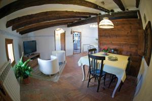 a kitchen and dining room with a table and chairs at Casa Rural FuenteVieja in La Mata de los Olmos