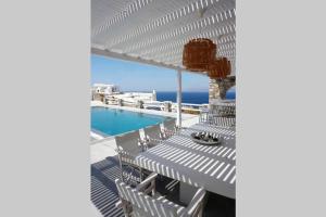 Bazén v ubytování Villa Orion Mykonos - Blue Views Mykonos Villas nebo v jeho okolí