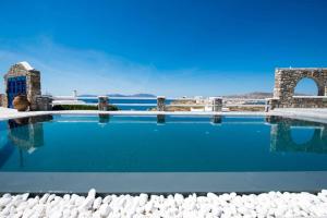 Bazén v ubytování Villa Orion Mykonos - Blue Views Mykonos Villas nebo v jeho okolí