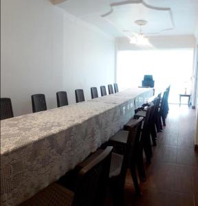 a long table in a room with chairs at Hotel Glorioso in Oruro
