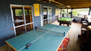 Stolní tenis v ubytování Tombstone Motel, Lodge & Backpackers nebo okolí