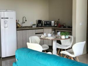 A cozinha ou cozinha compacta de Canyons Guest House