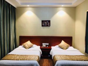 Cama ou camas em um quarto em Super 8 Dunhuang Fengqingcheng