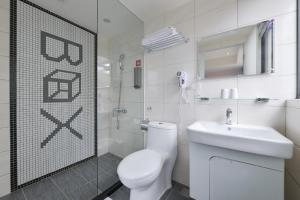 Kylpyhuone majoituspaikassa Taichung Box Design Hotels