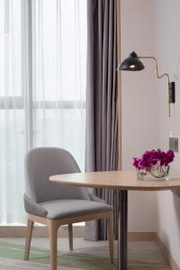 a desk with a chair and a table and a lamp at Holiday Inn Guiyang City Center, an IHG Hotel in Guiyang