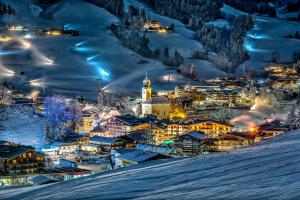 Obiekt Hotel Garni Siegmundshof - inclusive Joker Card im Sommer zimą