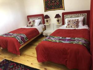 Кровать или кровати в номере Guest House Marokand