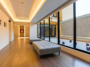 Postel nebo postele na pokoji v ubytování HOTEL MYSTAYS Aomori Station