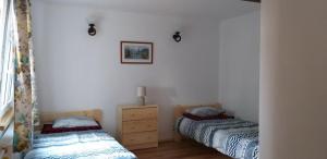 Ένα ή περισσότερα κρεβάτια σε δωμάτιο στο Sławkowo