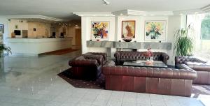 Posezení v ubytování Lenas West Hotel