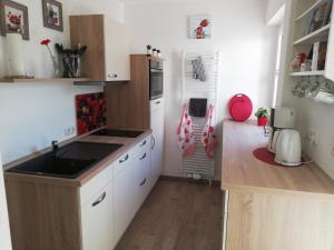 
Küche/Küchenzeile in der Unterkunft Sahlenburger Ferienhaus
