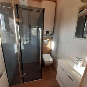 Kúpeľňa v ubytovaní Domek całoroczny MAGJAN z sauną