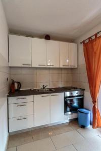 Kuchyň nebo kuchyňský kout v ubytování Apartmani Lana