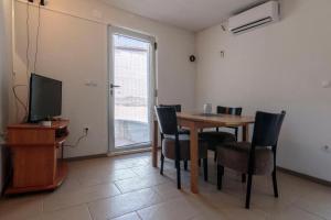 TV a/nebo společenská místnost v ubytování Apartmani Lana