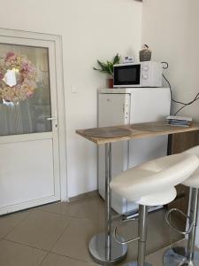 A kitchen or kitchenette at Virág Vendégház