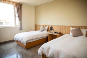 Postel nebo postele na pokoji v ubytování Holiday Hotel