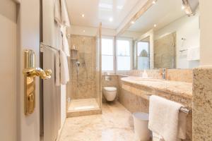 Koupelna v ubytování Hotel Villa Elben Lörrach bei Basel + 22 fotografií