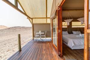 Ένα ή περισσότερα κρεβάτια σε δωμάτιο στο Kanaan Desert Retreat +31 φωτογραφίες