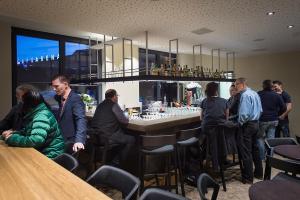 入住66号酒店（免费停车库）的客人