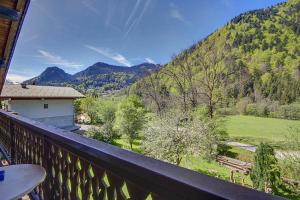a balcony with a view of a field and mountains at GRAND APPARTEMENT - WIFI -SAINT JEAN D'AULPS - 12 Personnes - HIRONDELLE in Saint-Jean-d'Aulps
