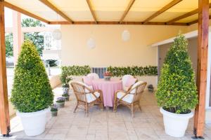 A garden outside Villa Elaia Mare