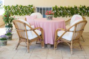 A seating area at Villa Elaia Mare