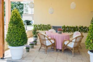 A garden outside Villa Elaia Mare