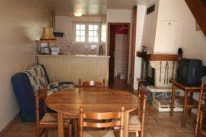 Una cocina o cocineta en Gîte ABODI du Chalet Pedro 24 fotos más