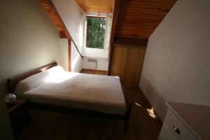 Una cama o camas en una habitación de Gîte ABODI du Chalet Pedro