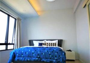 a bedroom with a bed with a blue blanket at Woodsbury homestay Studio 57 Butterworth in Butterworth