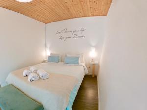 Cama ou camas em um quarto em Golden Halcyon - Ericeira Villas