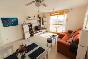a living room with a couch and a table at En la playa. Planta 19. Vistas espectaculares. 2 terrazas. in Calpe