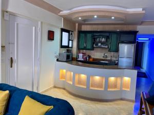 Kuchyň nebo kuchyňský kout v ubytování Seaside Two-Bedroom Chalet Sidi Krir
