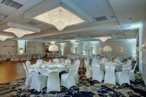 Restaurace v ubytování Days Hotel by Wyndham Toms River Jersey Shore + 37 fotografií