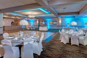 Restaurace v ubytování Days Hotel by Wyndham Toms River Jersey Shore