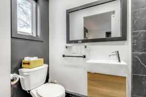 Koupelna v ubytování Motel Lévis + 16 fotografií