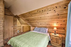 Ένα ή περισσότερα κρεβάτια σε δωμάτιο στο Sanderling Sea Cottages, Unit 3 with Private Balcony