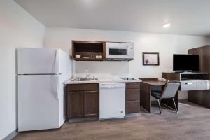 WoodSpring Suites Dallas Plano Central Legacy Drive 주방 또는 간이 주방