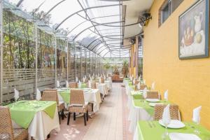 Restaurace v ubytování Hotel Apartamentos Regency La Feria