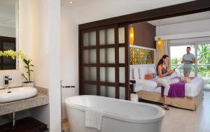Kamar mandi di Hideaway at Royalton Blue Waters, An Autograph Collection all-Inclusive Resort - Adults Only