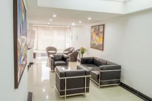 Area soggiorno di Hotel Regency Suites La Feria
