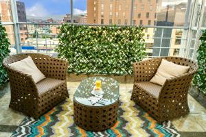 Posezení v ubytování Hotel Regency Suites La Feria