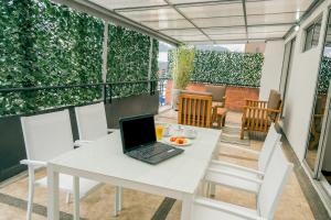 TV o dispositivi per l'intrattenimento presso Hotel Regency Suites La Feria