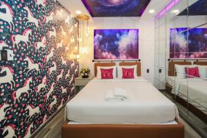 Postel nebo postele na pokoji v ubytování EROS Hotel - Love Hotel