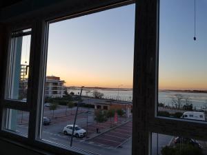 widok na ocean z okna w obiekcie Limonium w Grado